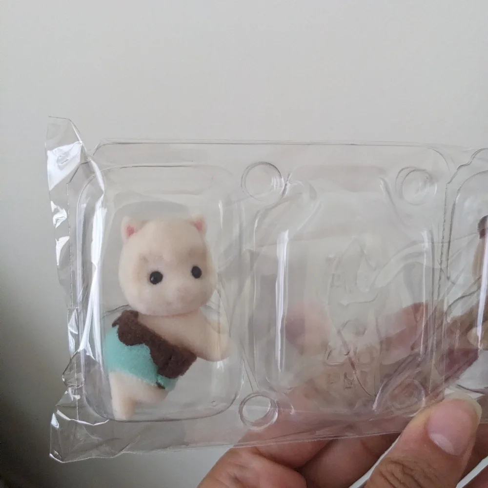 NEW Calico Critter Sylvanian Family Baby Cake Party Alpaca and Squirrel - Picture 2 of 6